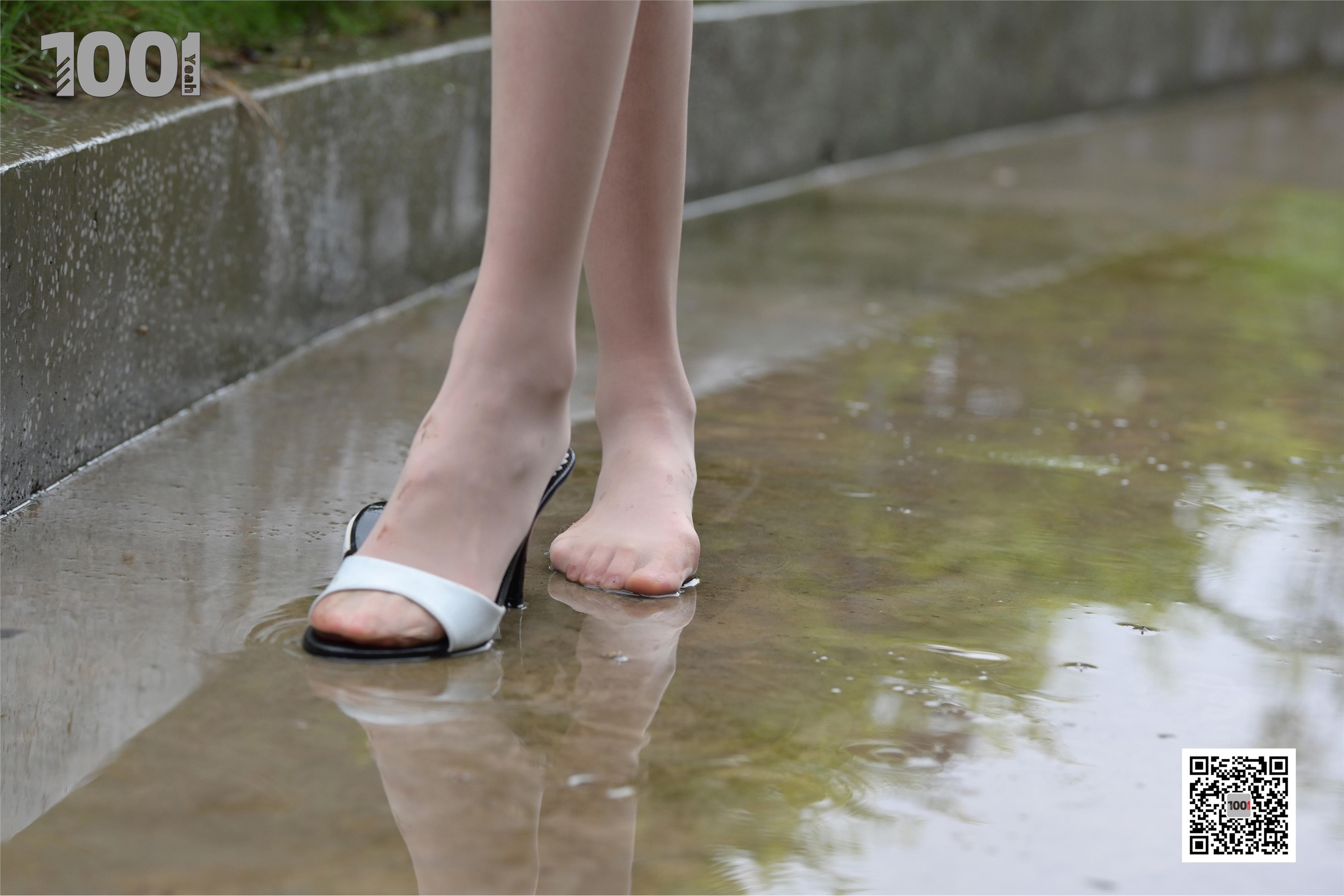 IESS异思趣向  一千零一夜《雨中漫步2》